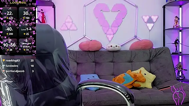 Snapshot of littlevixen18 chatting on 02.24.25 littlevixen18 online show from 02.24.25