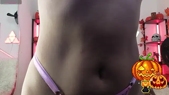 Snapshot of littlevixen18 chatting on 10.21.25 littlevixen18 online show from 10.21.25