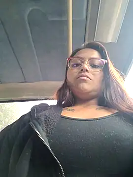 Snapshot of Fantasy-gil chatting on 03.06.25 Fantasy-gil online show from 03.06.25