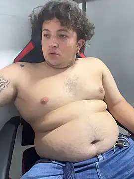 Snapshot of AndresChuboi chatting on 11.12.25 AndresChuboi online show from 11.12.25