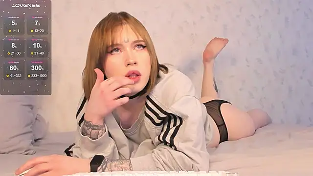 Snapshot of Spliti_moon chatting on 03.04.25 Spliti moon online show from 03.04.25
