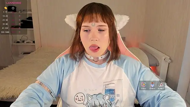 Snapshot of Spliti_moon chatting on 10.11.25 Spliti moon online show from 10.11.25