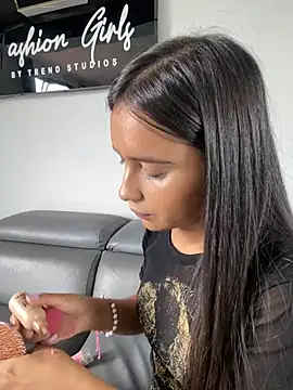 RoxyRoss  online show from 02.01.25