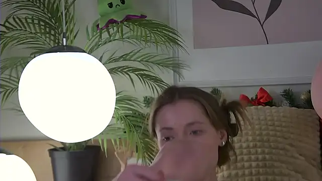 Snapshot of AshleyDouglas chatting on 12.16.24 AshleyDouglas online show from 12.16.24