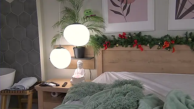 Snapshot of AshleyDouglas chatting on 12.20.24 AshleyDouglas online show from 12.20.24