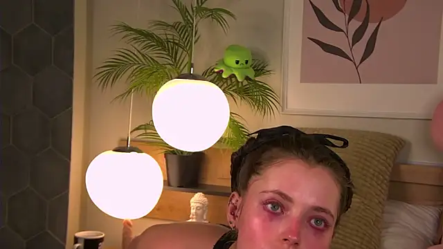 Snapshot of AshleyDouglas chatting on 01.14.25 AshleyDouglas online show from 01.14.25