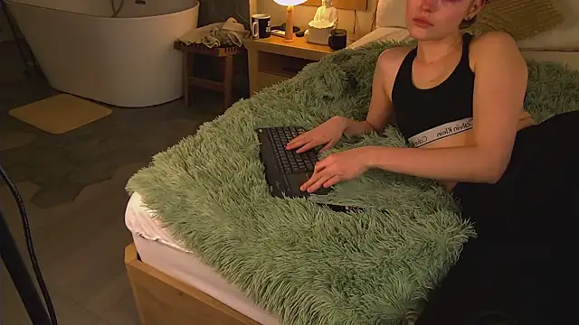 Snapshot of AshleyDouglas chatting on 02.25.25 AshleyDouglas online show from 02.25.25