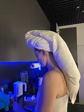 Snapshot of AshleyDouglas chatting on 03.03.25 AshleyDouglas online show from 03.03.25