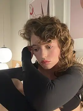 Snapshot of AshleyDouglas chatting on 03.09.25 AshleyDouglas online show from 03.09.25