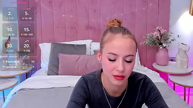 Snapshot of CherieDane chatting on 03.04.25 CherieDane online show from 03.04.25