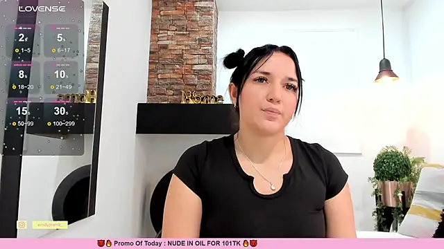 Snapshot of _EmilyJireh_ chatting on 02.11.25 EmilyJireh online show from 02.11.25