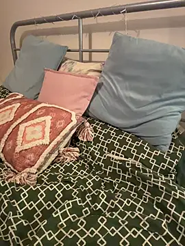 Snapshot of saskiapierce chatting on 10.25.25 saskiapierce online show from 10.25.25