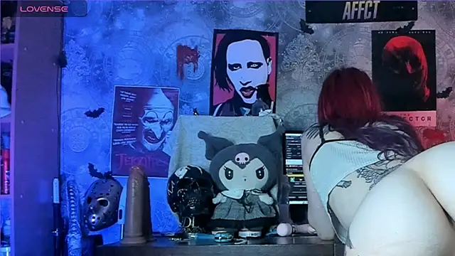 Snapshot of KuromiRacer_ chatting on 09.08.25 KuromiRacer online show from 09.08.25