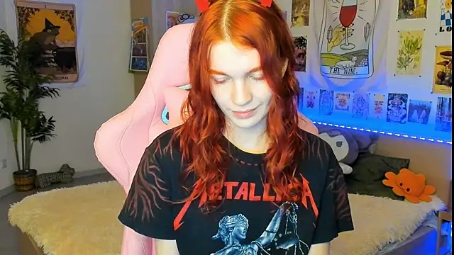 Snapshot of Sunny_Elly chatting on 12.13.24 Sunny Elly online show from 12.13.24