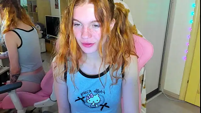 Snapshot of Sunny_Elly chatting on 10.07.25 Sunny Elly online show from 10.07.25