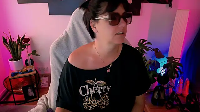 Snapshot of NatiLove35 chatting on 06.12.26 NatiLove35 online show from 06.12.26