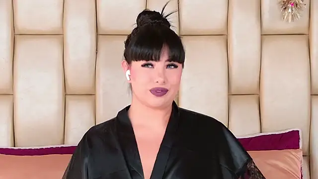 Alexa Miss online show from 12.13.25