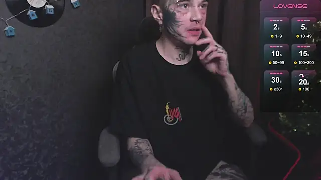 Snapshot of lonelycrystal chatting on 12.25.24 lonelycrystal online show from 12.25.24