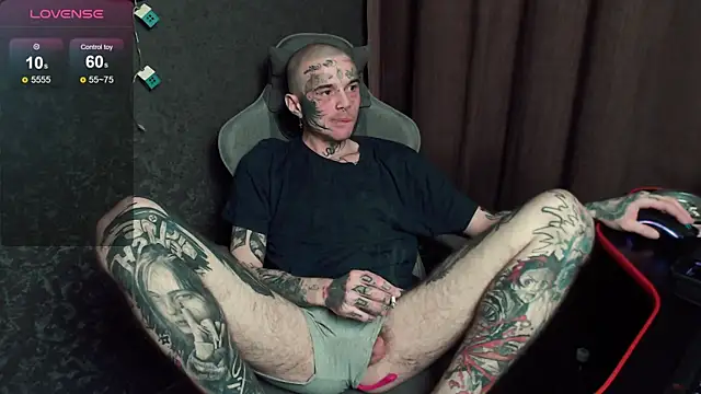 Snapshot of lonelycrystal chatting on 10.06.25 lonelycrystal online show from 10.06.25