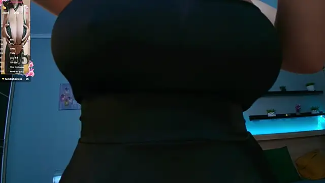 Snapshot of KairaFantasyy chatting on 01.25.25 KairaFantasyy online show from 01.25.25