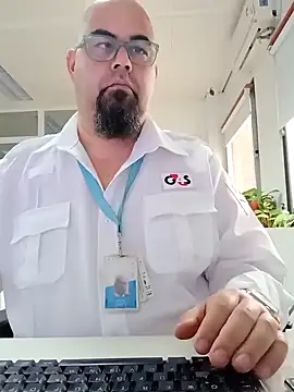 Snapshot of SoloHernan chatting on 12.15.24 SoloHernan online show from 12.15.24