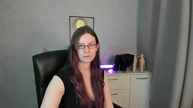 emmaxDelight online show from 04.10.26