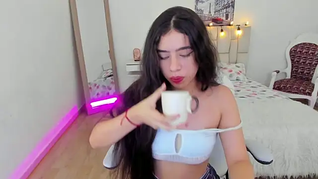 zoe turnner 18 online show from 01.13.25