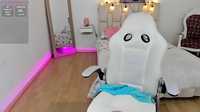 zoe turnner 18 online show from 02.21.25