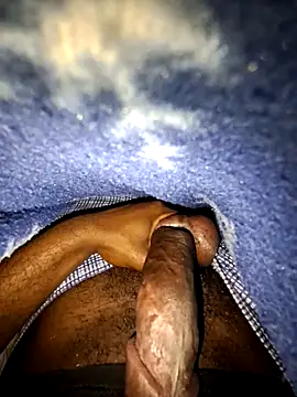 Snapshot of RovingAlcove chatting on 04.05.26 RovingAlcove online show from 04.05.26