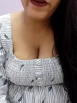 Snapshot of Simran-Kaur143 chatting on 07.18.26 Simran-Kaur143 online show from 07.18.26
