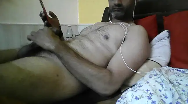 Snapshot of urbrownbunny chatting on 12.24.24 urbrownbunny online show from 12.24.24