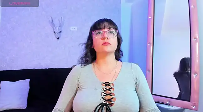 Snapshot of AliciaChelios chatting on 12.13.24 AliciaChelios online show from 12.13.24