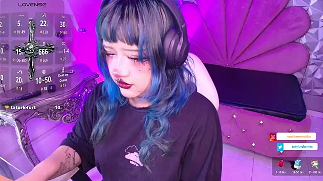 Snapshot of toky_doll chatting on 11.19.25 toky doll online show from 11.19.25