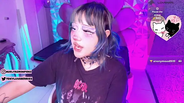 Snapshot of toky_doll chatting on 12.18.25 toky doll online show from 12.18.25