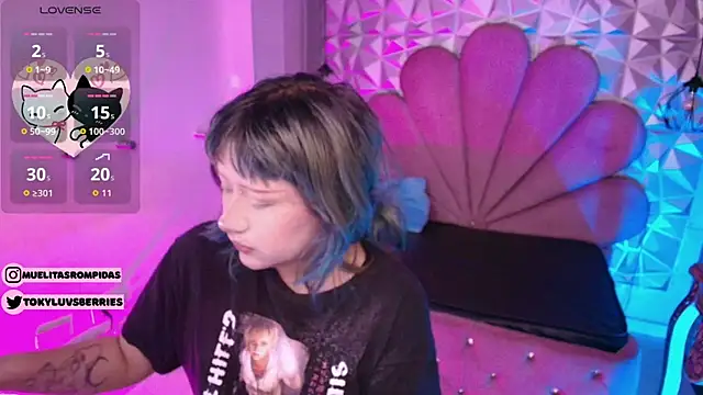 Snapshot of toky_doll chatting on 01.09.26 toky doll online show from 01.09.26