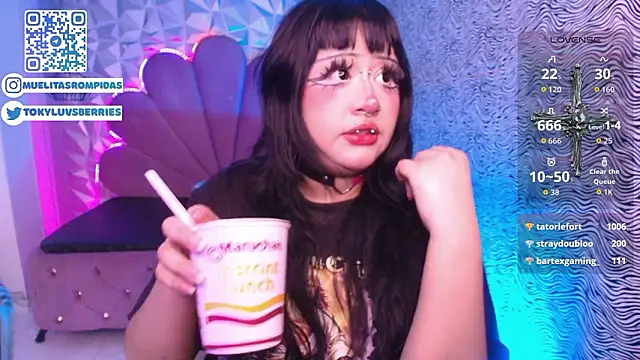 Snapshot of toky_doll chatting on 02.09.26 toky doll online show from 02.09.26