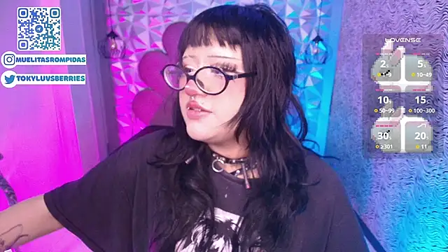 Snapshot of toky_doll chatting on 02.14.26 toky doll online show from 02.14.26