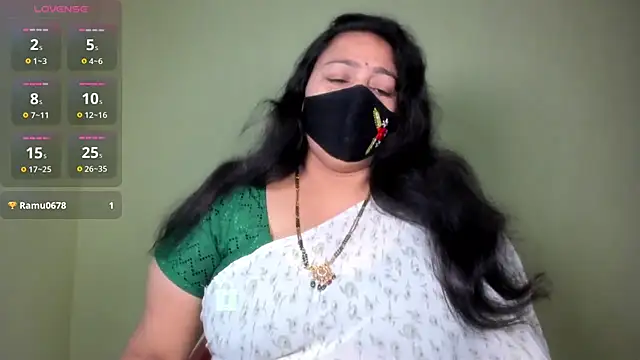 neelu-hoty online show from 06.05.26