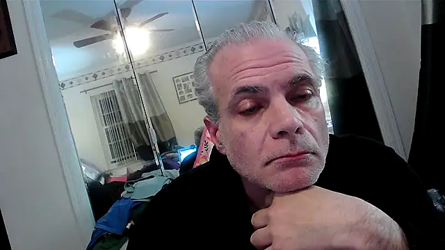 Snapshot of Hand69someguy chatting on 05.12.26 Hand69someguy online show from 05.12.26