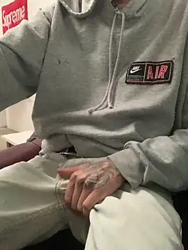 Snapshot of 27powercm chatting on 02.11.25 27powercm online show from 02.11.25