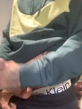 Snapshot of 27powercm chatting on 11.04.25 27powercm online show from 11.04.25