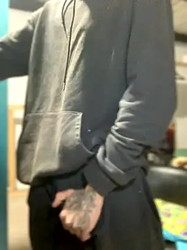 Snapshot of 27powercm chatting on 11.05.25 27powercm online show from 11.05.25