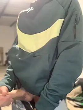 Snapshot of 27powercm chatting on 11.18.25 27powercm online show from 11.18.25