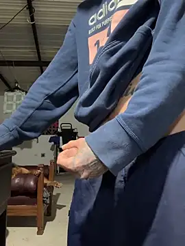 Snapshot of 27powercm chatting on 04.01.26 27powercm online show from 04.01.26