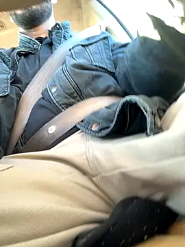 Snapshot of indosmoke chatting on 10.28.25 indosmoke online show from 10.28.25