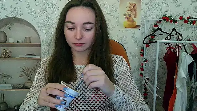  Barbie Kiss  online show from 11.13.25