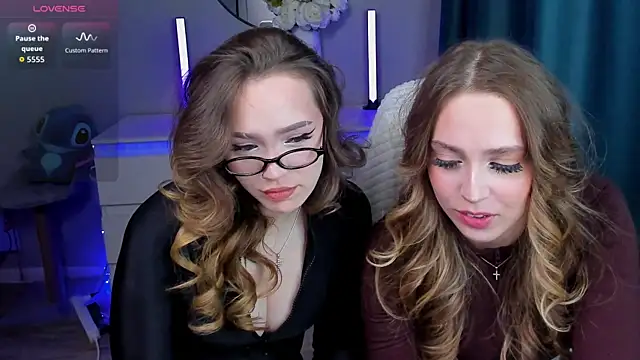 Snapshot of YaraKroft_ chatting on 11.29.25 YaraKroft online show from 11.29.25