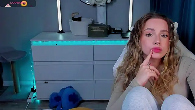 YaraKroft  online show from 02.07.26