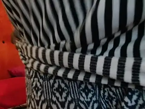 Snapshot of tinagiant chatting on 01.10.25 tinagiant online show from 01.10.25