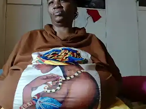 Snapshot of tinagiant chatting on 01.18.25 tinagiant online show from 01.18.25